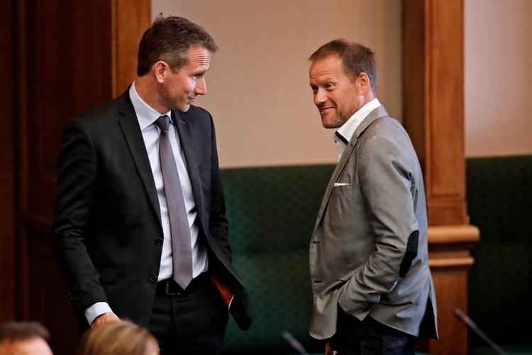 ARKIVFOTO. Finansminister Kristian Jensen (V) og Dansk Folkepartis Rene Christensen til debat i folketingssalen.   