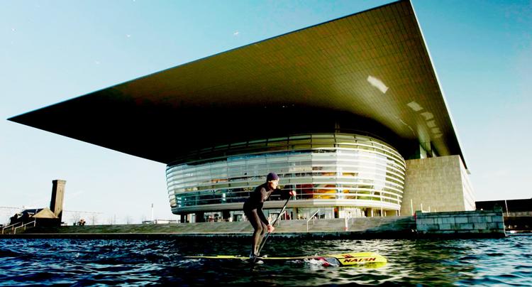 Du kan blandt andet møde den tredobbelte verdensmester Casper Steinfath på vandet til VM i Stand Up Paddling.  