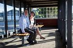 Talsmand for pendlerne på Kystbanen, Michael Randropp, er ikke begejstret for regeringens plan om at tage millioner fra DSB. Her er han ved en tidligere lejlighed fotograferet sammen Pia Randropp ved Humlebæk Station. 
   