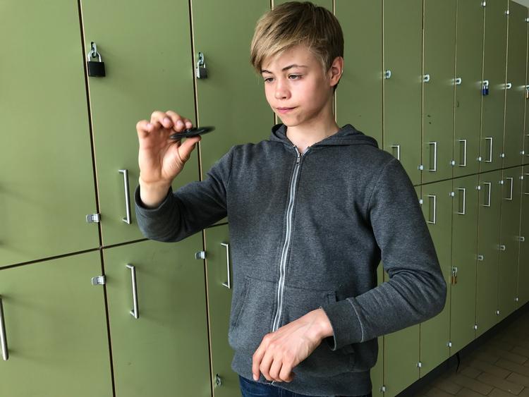 Det er ikke den afbildede fidget spinner, der trækkes tilbage.  