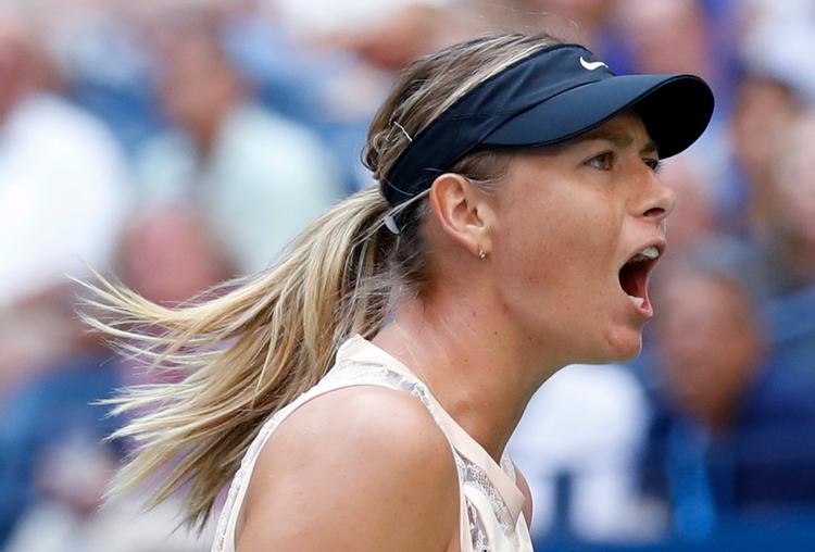 Efter at være vendt tilbage efter 15 måneders dopingkarantæne har  Maria Sharapova spillet begge sine kampe ved US Open på anlæggets største arena. 