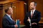 Ifølge Venstres politiske ordfører Jacob Ellemann-Jensen (th), vækker det ikke bekymring, at en stor del af partiets egne vælgere hellere vil bruge pengene fra det økonomiske råderum på offentlige investeringer end på skattelettelser.  