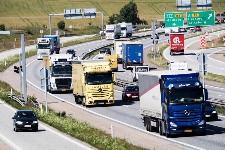 Biltrafikken er kommet sig over finanskrisen og  stiger igen. Flere af regeringens initiativer vil øge stigningen og dermed CO2-udslippet. 