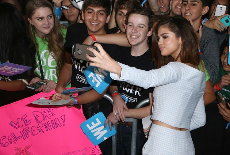 Fyrene kan tage det med ro, medmindre de taber tøjet. Før er Selena Gomez' konto på Instagram blevet hacket, og der blev delt nøgenbilleder af hendes ekskæreste. Arkivfoto John Salangsang