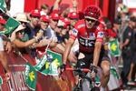 Chris Froome klarede sig i mål uden alvorlige skavanker og med beskedent tidstab efter to uheld på gårsdagens etape. Foto: Unipublic/Photogomez Sport. 