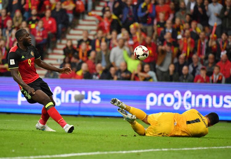 Romelu Lukakus skifte fra Everton til Manchester United var sommerens største skifte i Premier League. 