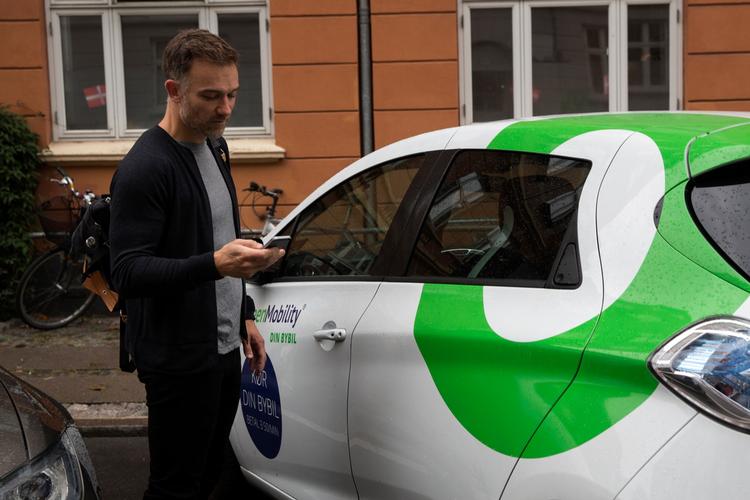 I dag skal man have fat i forskellige apps for at finde den hurtigste bus eller bestille en delebil. Men i fremtiden bliver det formentlig muligt at samle alle transporttjenester i en mobilapplikation.    