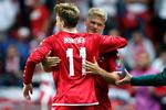 Nicklas Bendtner var tilbage i en uvant rolle som indskifter. Han afløste målscorer Andreas Cornelius efter to års landsholdseksil.  