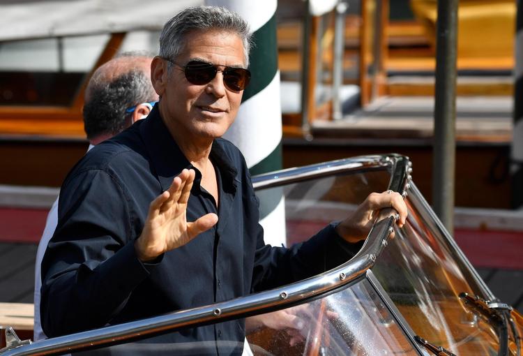 
  Clooney var i højt humør, da han ankom til Venedig. 