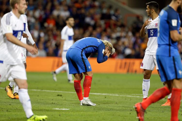 Antoine Griezmann græmmer sig efter en af Frankrigs 24 afslutninger. Luxembourg havde 2. Men det endte 0-0. 