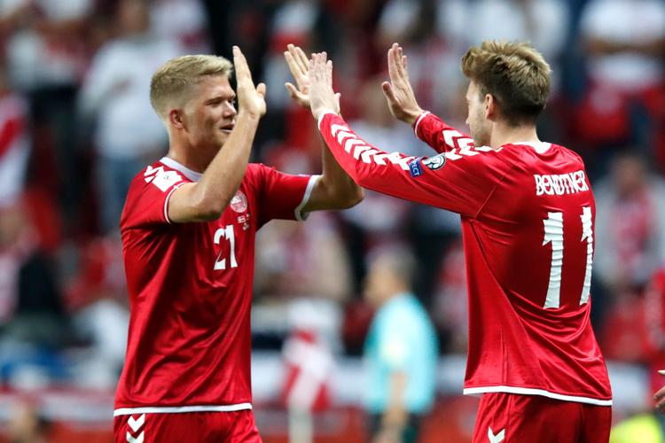 Danmark imponerede fredag aften med en 4-0 sejr over Polen. Kampen bød også på et comeback til Nicklas Bendtner, der blev skiftet ind i anden halvleg, mens Andreas Cornelius gik ud. 