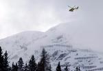 En lavine tvinger manuskriptforfatteren Salinger til at blive i den tyrolske landsby, hvor han opsnuser en 30 år gammel bestialsk mordsag. Arkivfoto AP Photo/Andreas Fischer