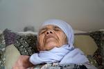 
    106-årige Bibihal Uzbeki i sin seng i Hova i Sverige 