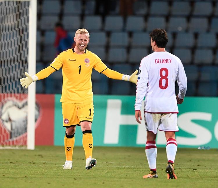 Da Kasper Schmeichel lykønskede Thomas Delaney mandag aften, viste han næppe, at Delaney var den første dansker siden Ebbe Sand i 2001, der havde scoret tre mål i en VM-kvalifikationskamp. 
