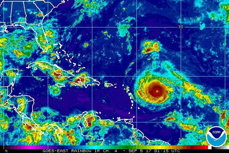 Et satellitbillede fra i går viser Irma på vej vestover.  
