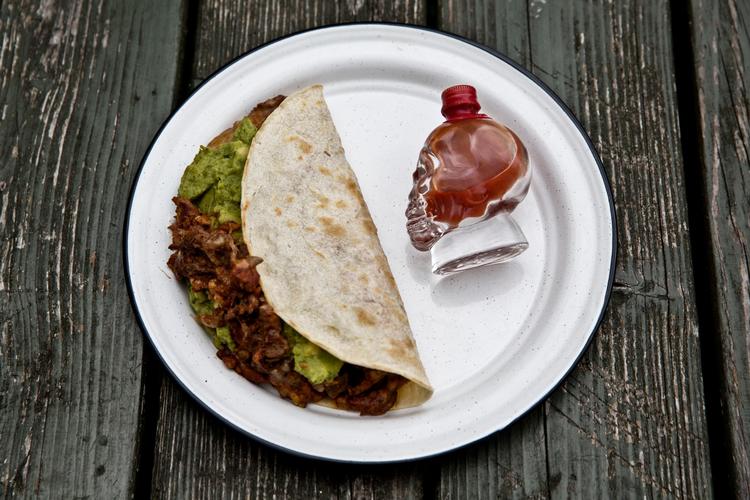 La Neta serverer  »fråderen« quesadillas, som Ibyens anmelder tidligere har rost.
   