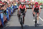 To af Vueltaens fremtrædende personligheder Alberto Contador (t.v.) og Chris Froome fulgtes ad i mål i går. Foto: Unipublic/Photogomez Sport. 
