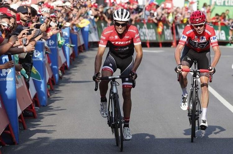 To af Vueltaens fremtrædende personligheder Alberto Contador (t.v.) og Chris Froome fulgtes ad i mål i går. Foto: Unipublic/Photogomez Sport. 