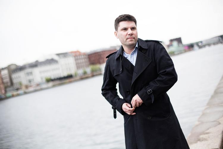 
    Ligestillingsordfører i Venstre Mads Fuglede sammenligner beretningerne om sexchikane med, da man forbød vold mod børn.
   