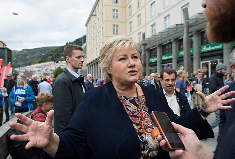 Erna Solberg blev vred, da Arbeiderpartiets formand sagde, at antallet af hadforbrydelser i Norge er vokset, mens hun har været statsminister.  