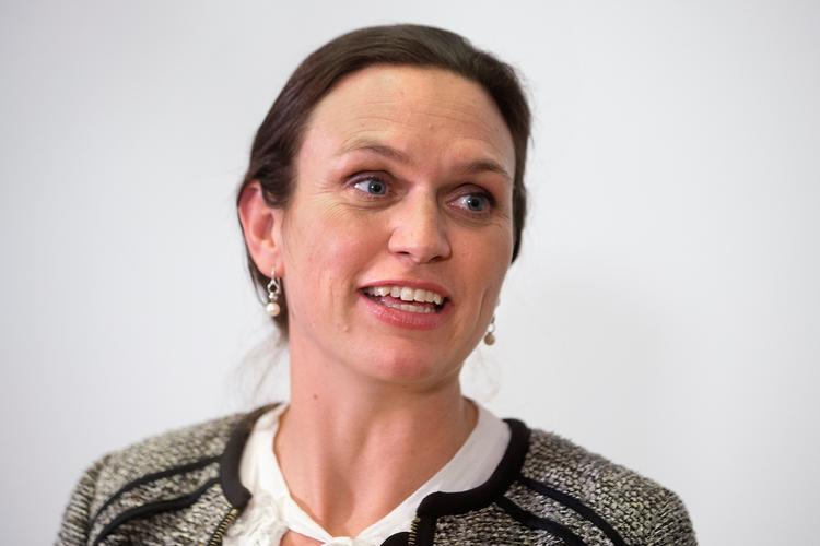 Undervisningsminister Merete Riisager (LA) mener ikke, at det er hendes opgave at fordele skoleelever med indvandrerbaggrund. 