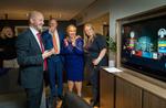 Norges statsminister 
Erna Solberg, hendes mand  Sindre Finnes og  datteren Ingrid Solberg Finnes glæder sig over resultatet.  
