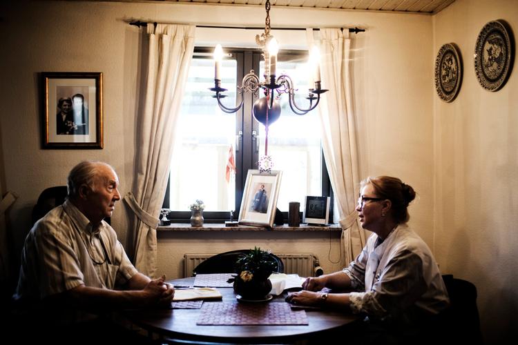 Udlicitering af hårde job som hjemmeplejen kan betyde et større fravær. Arkivfoto. 