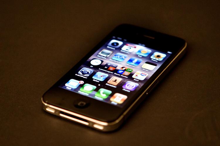 Den såkaldte »Z-generation«, er markant mindre optaget af dating, sammenlignet med tidligere generationer på samme alder. De bruger deres tid online og på sociale medier. Det fastslår en amerikansk psykologiprofessor i nyt stort studie.
   