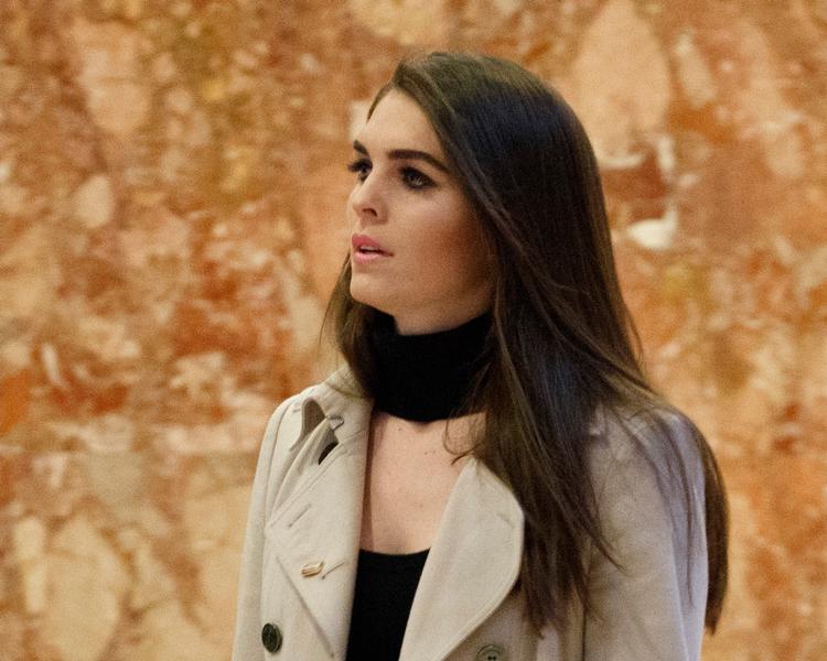 14. november ankommer Hope Hicks til Trump Tower i New York. Da skulle hun midlertidigt fungere som kommunikationschef i Det Hvide Hus. I denne uge fik hun jobbet fast efter forgængeren Anthoney Scaramucci kun holdt i to uger. 
(AP Photo/ Evan Vucci, File)
   