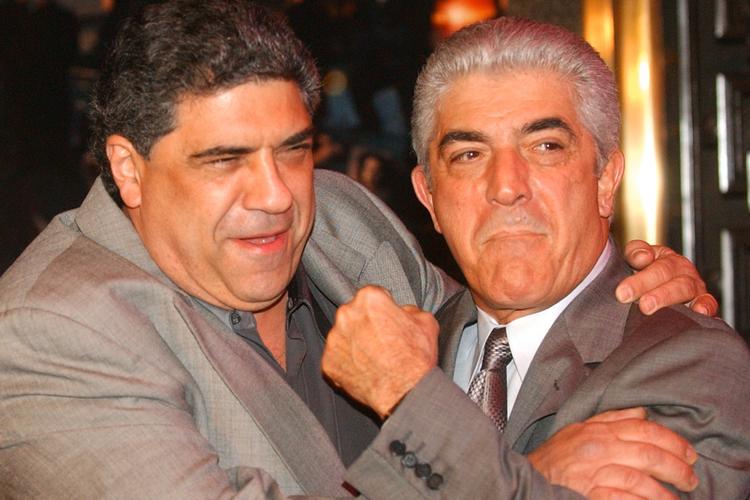 Frank Vincent (t.h.) huskes især for rollen som gangsterbossen Phil i 'Sopranos'. Her ses han sammen med Vincent Pastore, der spillede Salvatore i samme serie.  Arkivfoto: Frank Franklin II