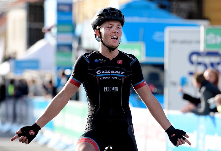 I tirsdags jublede Casper Pedersen over sejren i Kalundborg, i går mistede han førertrøjen, og i eftermiddag skal han forsøge at bevare sin topposition på en lånt cykel.
   