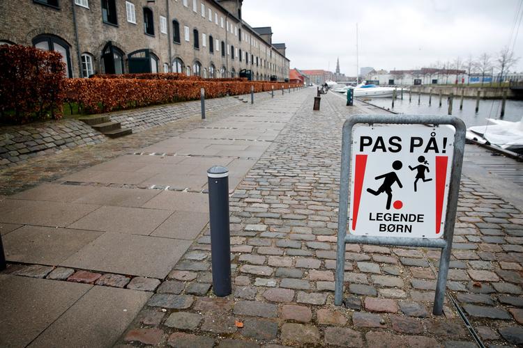 Et par med to børn kommer minimum til at bruge 1,8 millioner kroner på dem til børnene er fyldt 18, og deres forsørgerpligt er forbi. 