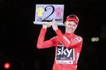 Chris Froome med trofæet, der fortæller, at han har vundet både Tour de France og Vuelta a España i år. Nu vil han også være verdensmester. Foto: Unipublic/Phoptogomez sport. 