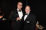 Stephen Colbert og Sean Spicer stillede op til billeder ved Emmy-uddelingen. 