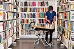 Det meste af tiden er der roligt mellem reolerne på danske biblioteker, som her i Krystalgade i København, men ligesom kollegerne i Sverige kender også de danske bibliotekarer til problemerne med  urolige besøgende.  