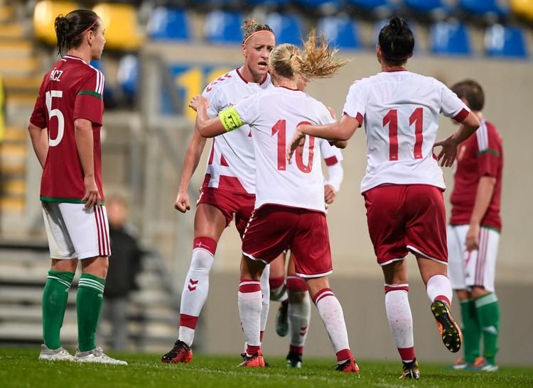 Sanne Troelsgaard jubler efter et af sine tre mål mod Ungarn.
   