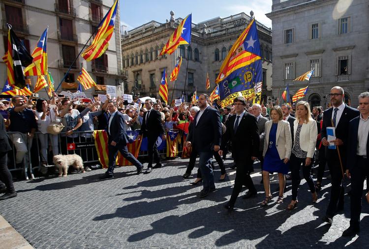 Regeringschefen i Catalonien, Carles Puigdemont, ved en demonstration i lørdags.  