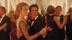 Det er det unge, smukke - og dengang også private ægtepar - Tom Cruise og Nicole Kidman, som spiller hovedrollerne i Kubricks' mystiske drama 'Eyes Wide Shut'.  