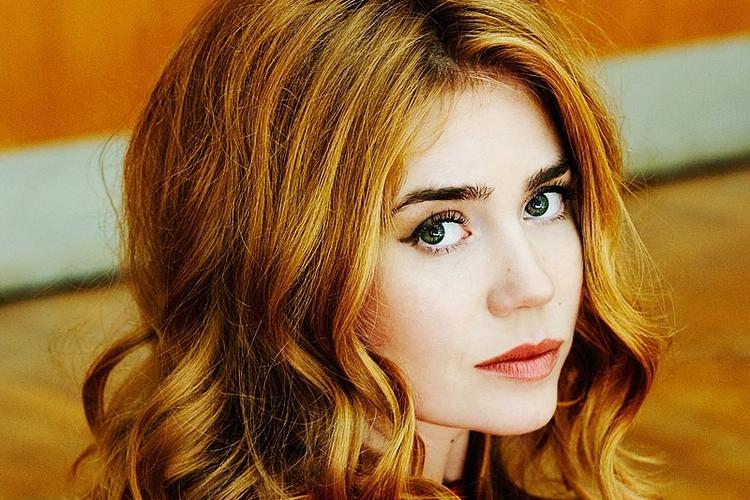 Vogue bruger tv-værten og modellen Palina Rojinski som  blikfang i valgkampagnen.  