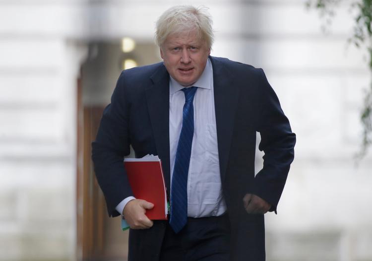 Boris Johnson ankommer til sin chefs kontor Downing Street i dag.  