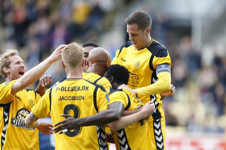 Horsens-holdet kunne juble, selv om det ikke leverede en pragtkamp mod oprykkerne fra Helsingør. Men det var heller ikke nødvendigt. 