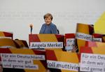 Den tyske kansler, Angela Merkel, fra det konservative parti CDU, ser som ventet ud til at fortsætte som kansler efter søndagens valg til Forbundsdagen. 