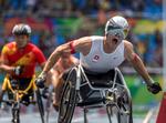 Parasporten har med mange spektakulære discipliner haft markant fremgang det seneste årti, og her ses den stærke schweizer Marcel Hug triumfere ved de paralympiske lege i Rio sidste år.
   