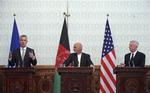 Nato-generalsekretær  Jens Stoltenberg (tv) holder pressemøde sammen med den afghanske præsident  Ashraf Ghani og den amerikanske forsvarsminister Jim Mattis at (8th) i Kabul. 