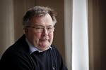 Som beskæftigelsesminister i 2006-2007 kom den nuværende forsvarsminister ud i stormvejr, da Folketinget ikke blev informeret korrekt om modregning i feriepenge til 25.000 efterlønsmodtagere. 