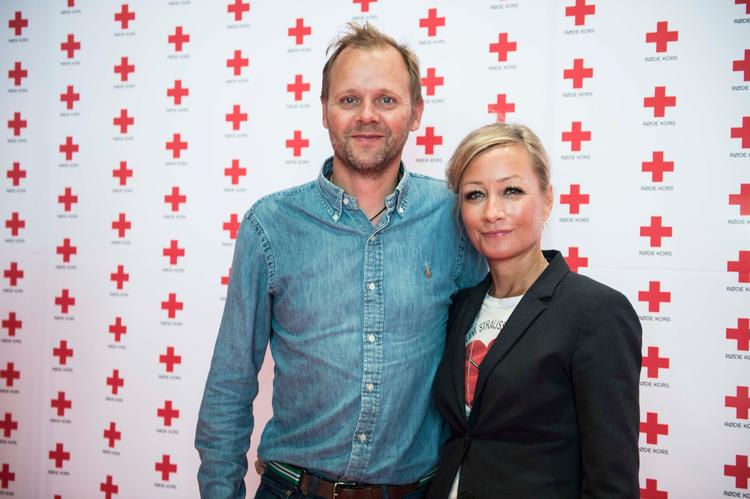 Tomas Villum Jensen og Maria Montell er trætte af bilisternes hastighed på deres vej.





   