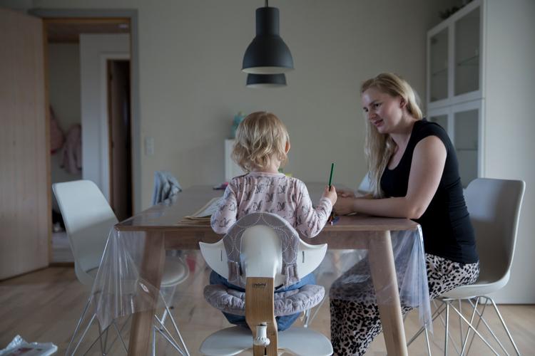 Som uddannet pædagog ved Susan Boysen, at små børn er ret uforudsigelige. Så hun sørgede for at finde de sikreste produkter, før den høje barnestol og tremmesengen til datteren Mille Sofie blev købt.  