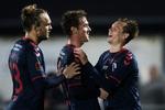Der var glæde i AGF-lejren fredag, da det lykkedes at vende en 1-0 føring til Helsingør til en 5-1 sejr til aarhusianerne. I midten ses Morten 'Duncan' Rasmussen. 