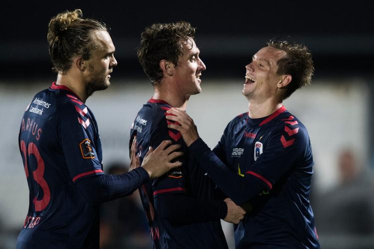 Der var glæde i AGF-lejren fredag, da det lykkedes at vende en 1-0 føring til Helsingør til en 5-1 sejr til aarhusianerne. I midten ses Morten 'Duncan' Rasmussen. 