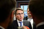 Regeringen lander aftale om bilafgifter
